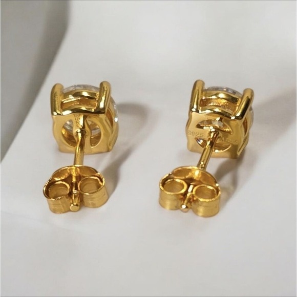 Moissanite D-Color Earrings with GRA Certificate - Picture 3 of 4